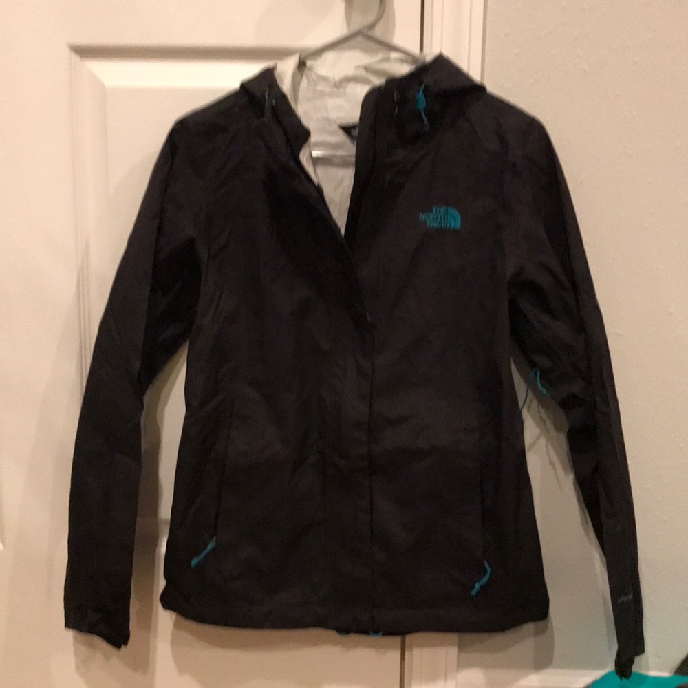 North face water resistant light weight jacket.  Size small